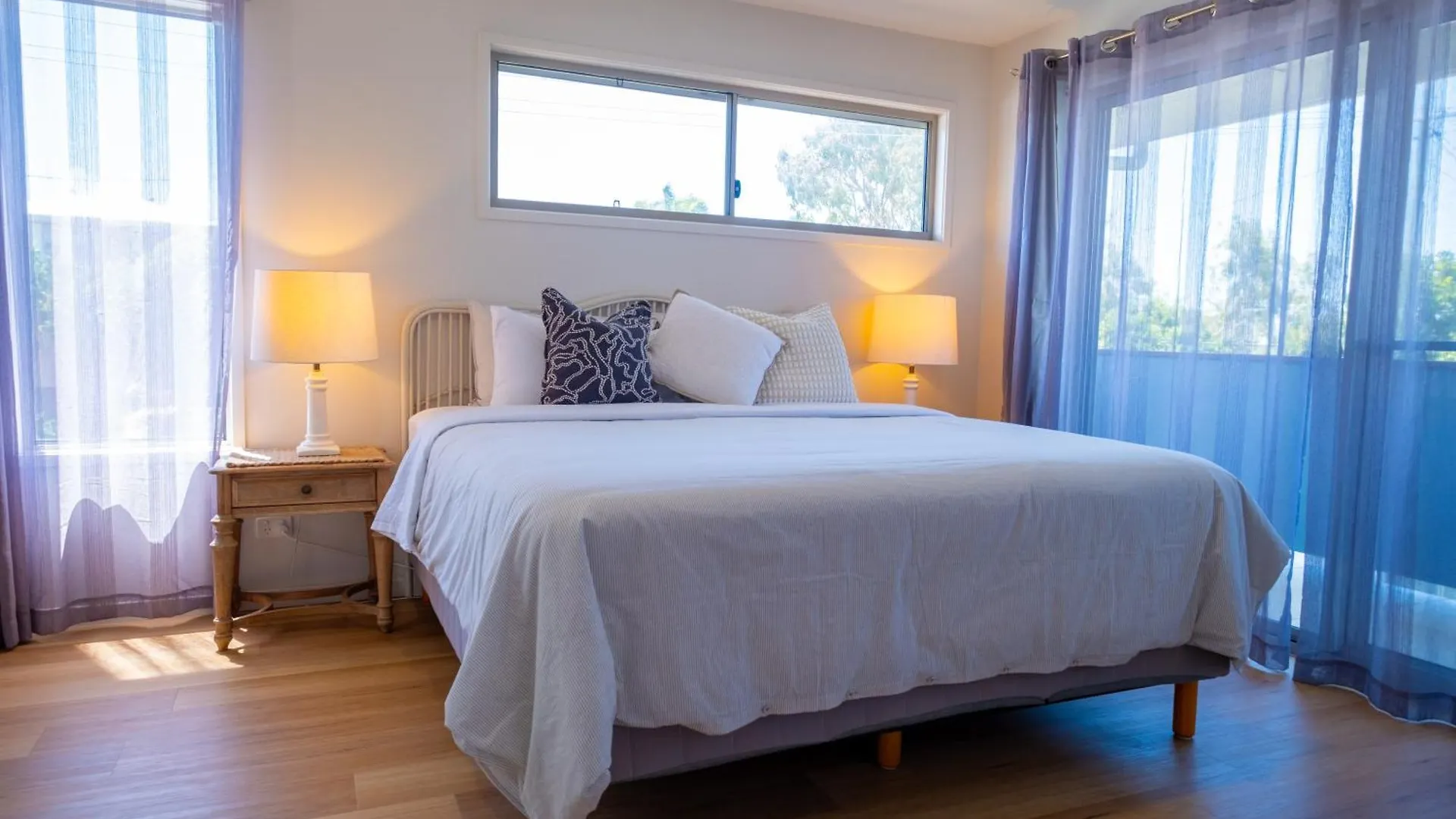 Chic Coastal Home - 31 Orealla 선라이즈 비치 0*,